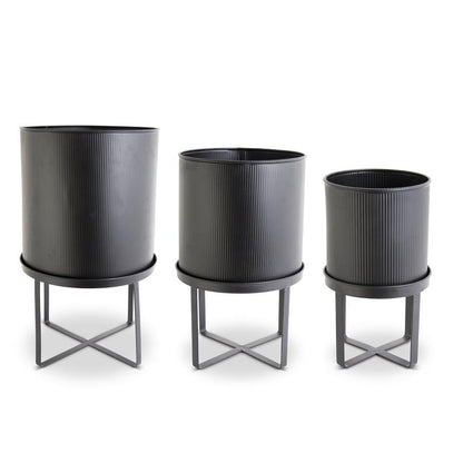 BLACK METAL MODERN PLANTERS ON STANDS